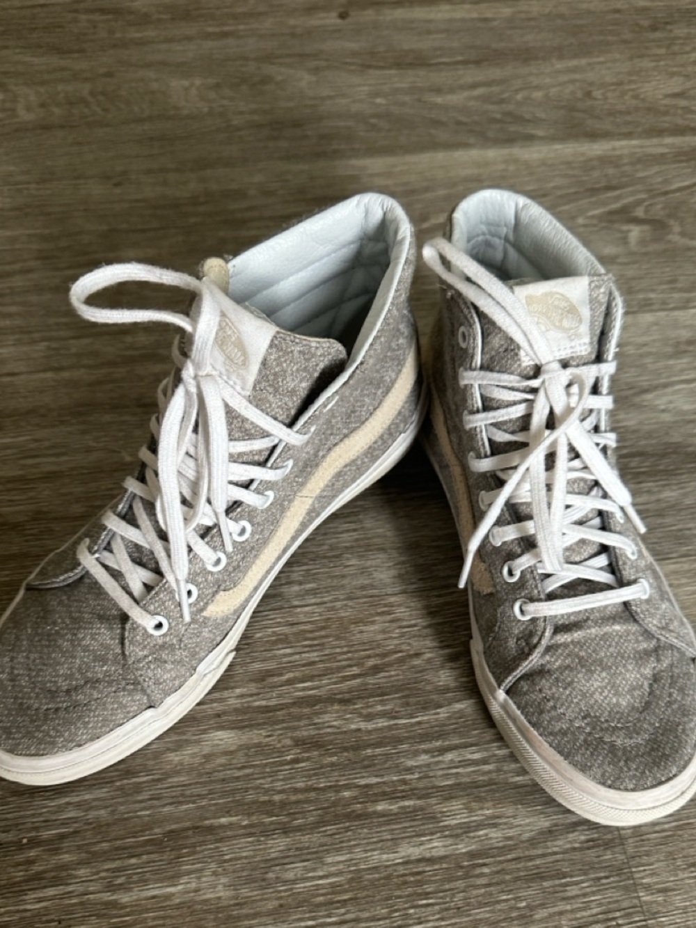Vans Gray Canvas Mid-Top Sneakers with White Stripe size 8 woman’s 6.5 Men’s